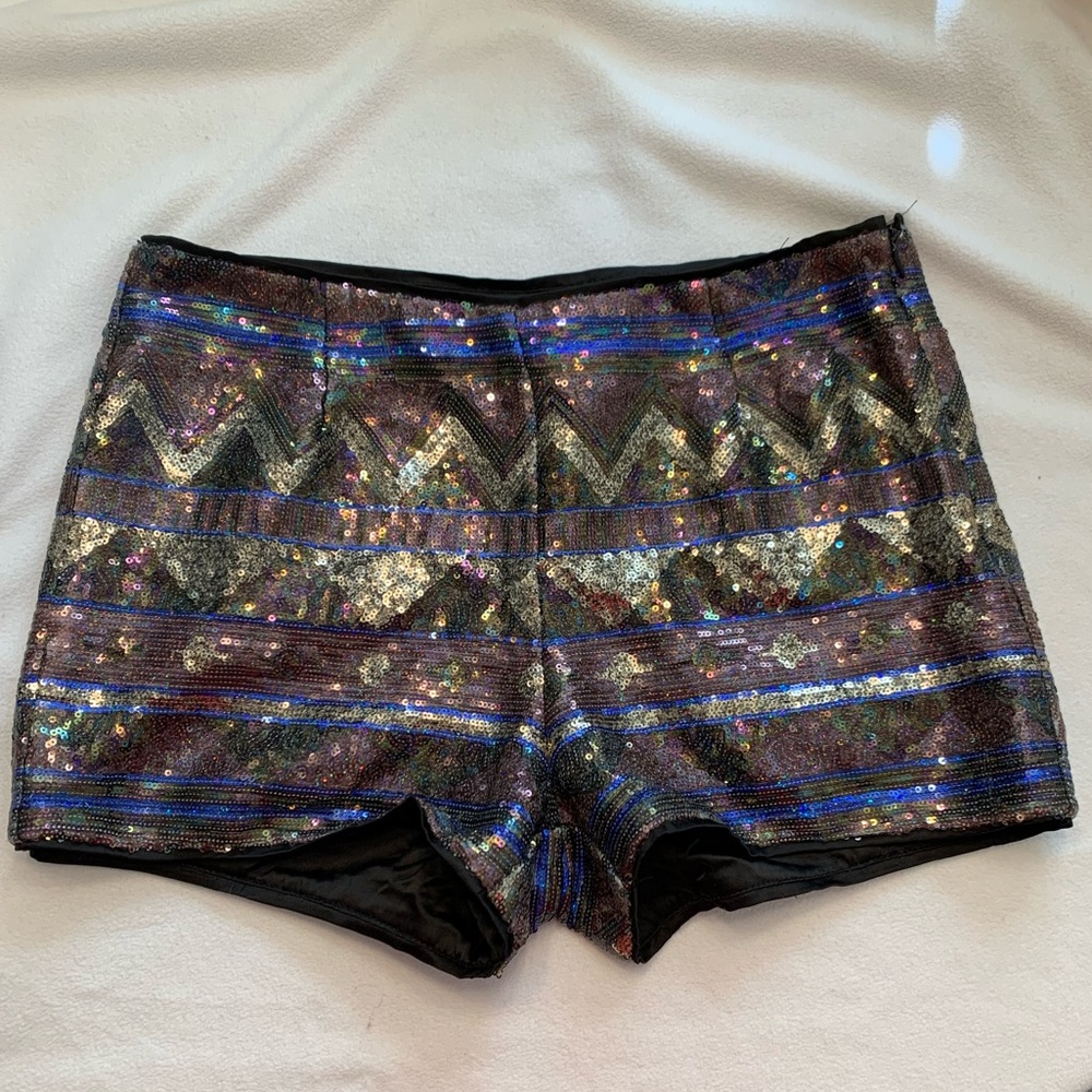 ✨2015 Forever 21 Tribal Print Sequin Booty Shorts • M✨